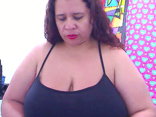Live sex webcam photo for LatinaBigAss4 #268868582