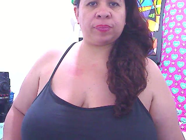 Live sex webcam photo for LatinaBigAss4 #268868752