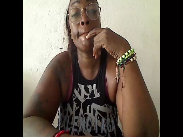 Live sex webcam photo for Assbigxhot9 #268879599