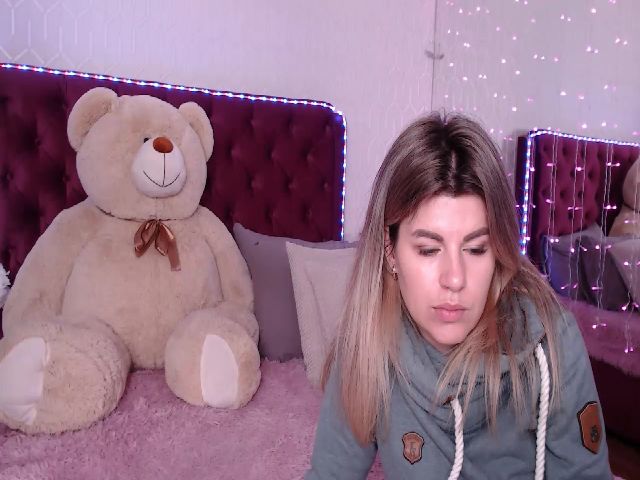 Live sex webcam photo for DOMINICA_MINI #268873148