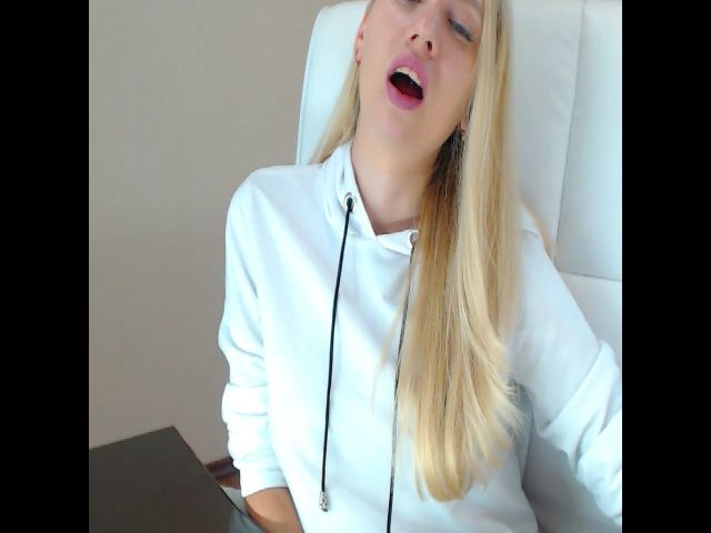 Live sex webcam photo for Miss_Sylvia #268878859