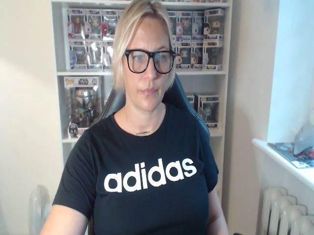 Live sex webcam photo for LuisaSexy69 #268877594