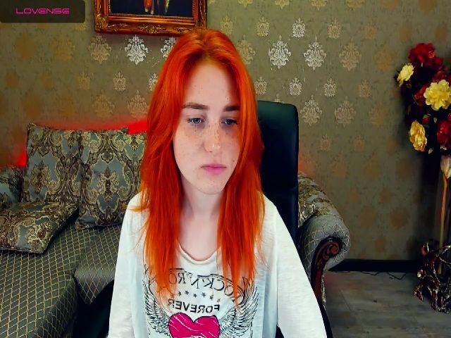 Live sex webcam photo for EmiilyFox #268873404