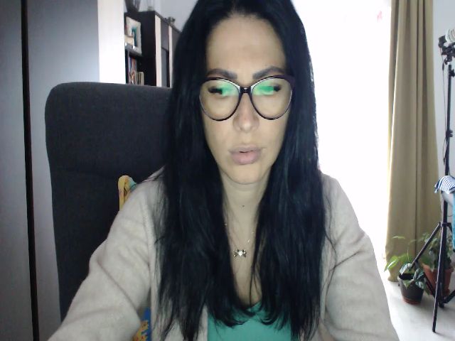 Live sex webcam photo for brunette_glam #268878954