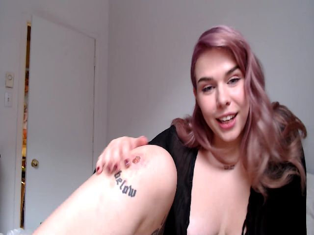 Live sex webcam photo for saintlilou #268883261