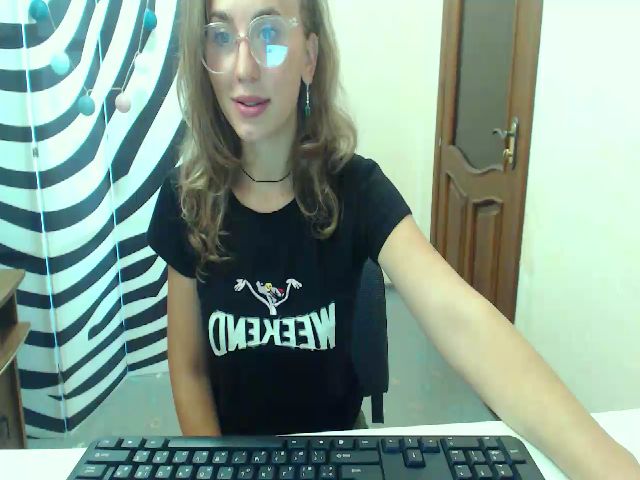 Live sex webcam photo for HeartGirl #268877748