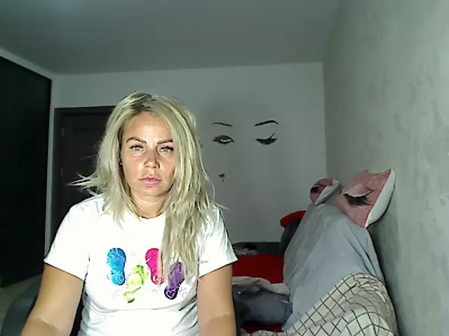 Live sex webcam photo for Yourmilf24 #268874016