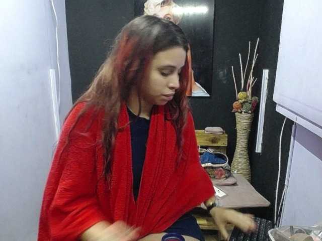 Live sex webcam photo for xxxbitcheshot #268867017