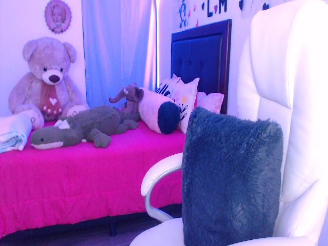 Live sex webcam photo for Laura_R23 #268868673