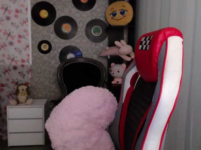 Live sex webcam photo for sara-guzman02 #268871856