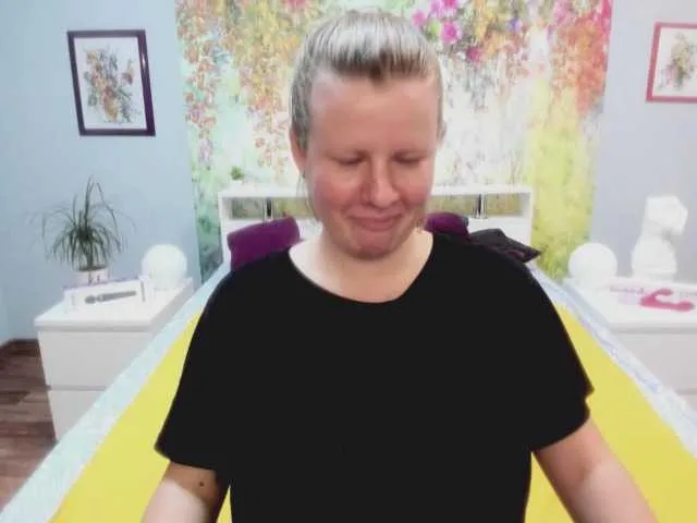 Live sex webcam photo for CoconutLegs #268885430