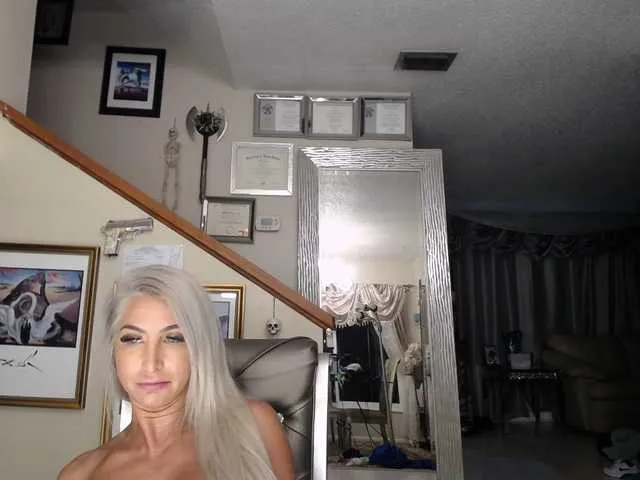 Live sex webcam photo for adrianna_fox #287953201