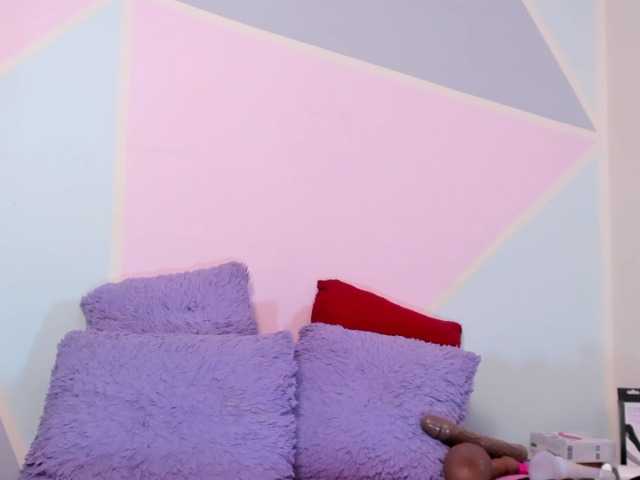 Live sex webcam photo for Violetatoo #268893768