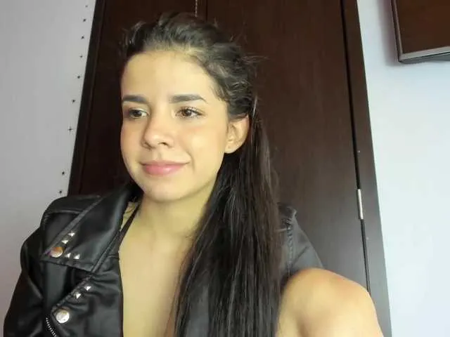 Live sex webcam photo for MollyRick #268899151