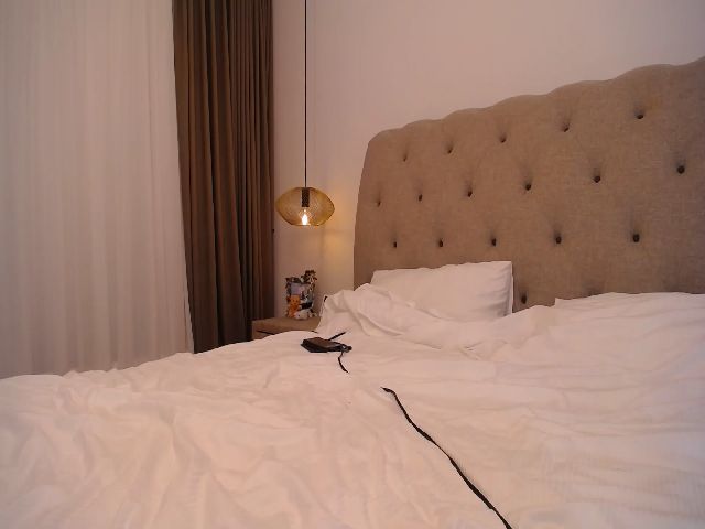 Live sex webcam photo for call_me_em #268897445