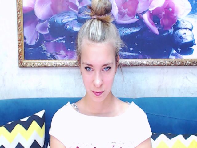 Live sex webcam photo for RossandaShy #268888083