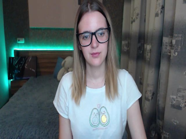 Live sex webcam photo for Ella_Hudson #268900499