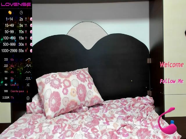 Live sex webcam photo for SquirtyAly69 #268899965