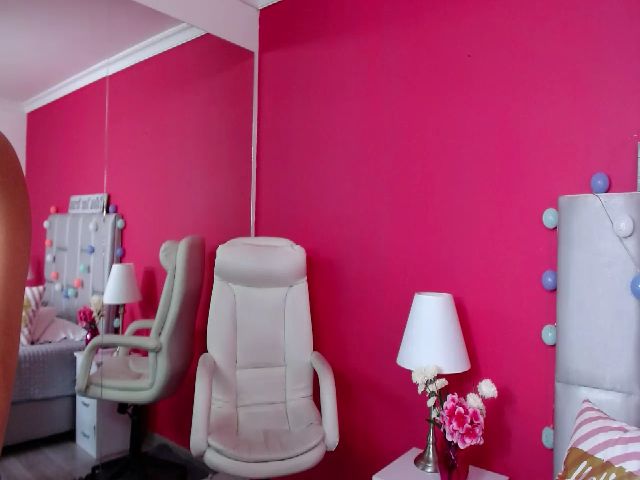 Live sex webcam photo for Mia_thompsons #268892556