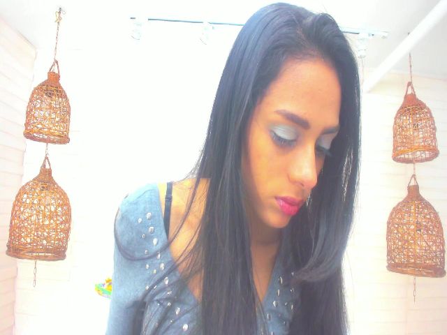 Live sex webcam photo for Anaiss_10 #268898936