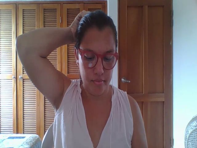 Live sex webcam photo for SweetLola01 #268895817