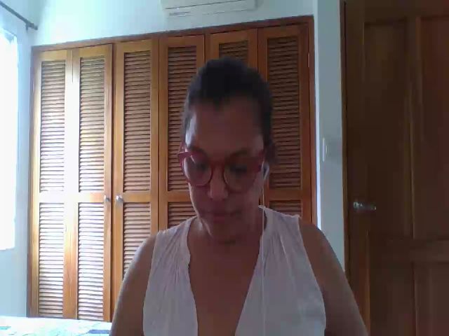 Live sex webcam photo for SweetLola01 #268897536