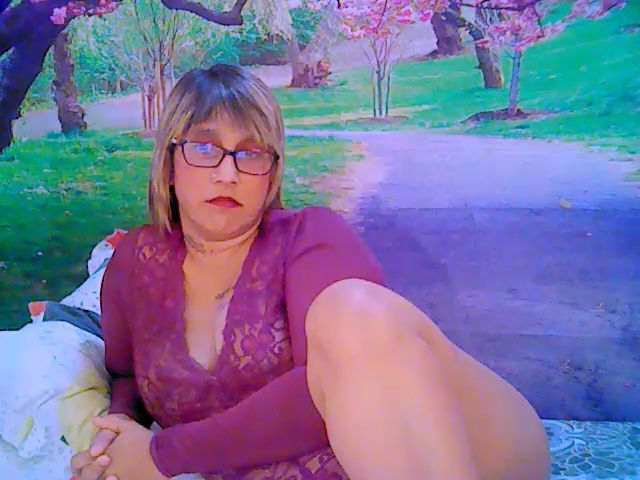 Live sex webcam photo for Roxyfoxy69 #268899797