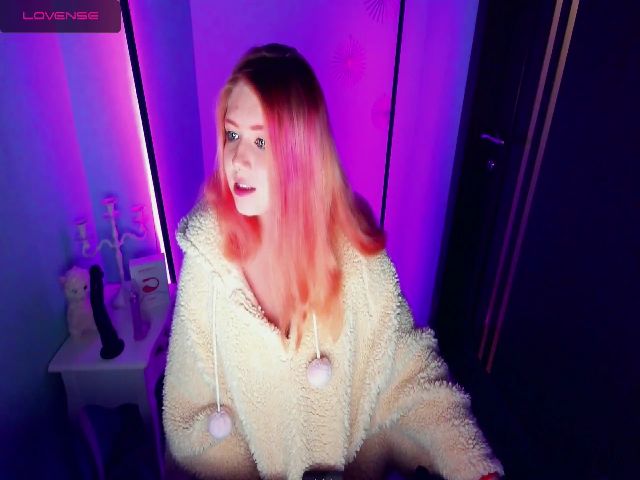 Live sex webcam photo for TinkerrBelll #268902206