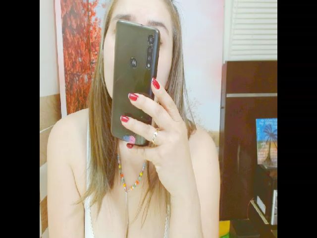 Live sex webcam photo for Salomesweet69 #287861597