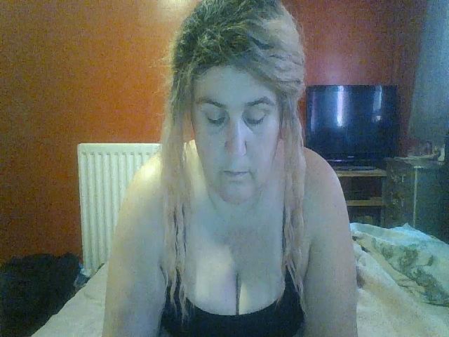Live sex webcam photo for YUMMYMUMMY39 #268895197