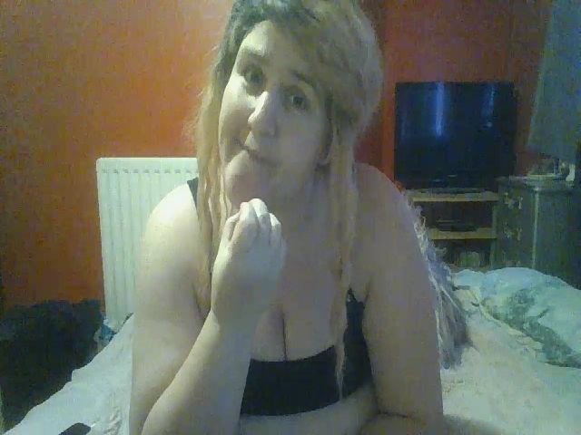 Live sex webcam photo for YUMMYMUMMY39 #268897520