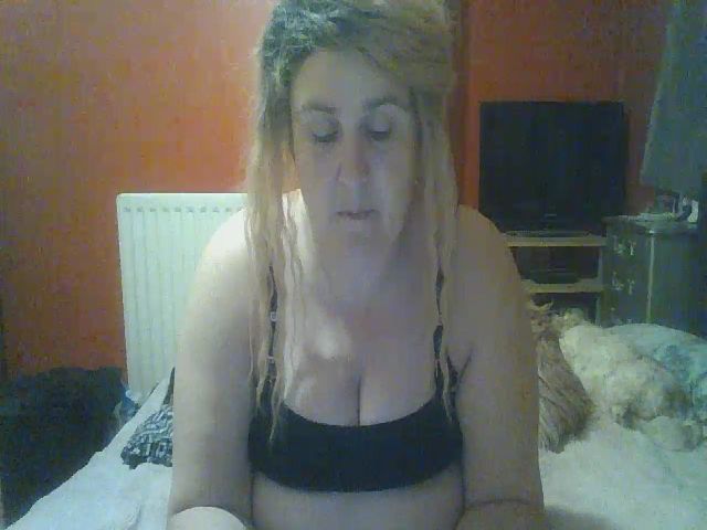 Live sex webcam photo for YUMMYMUMMY39 #268901402