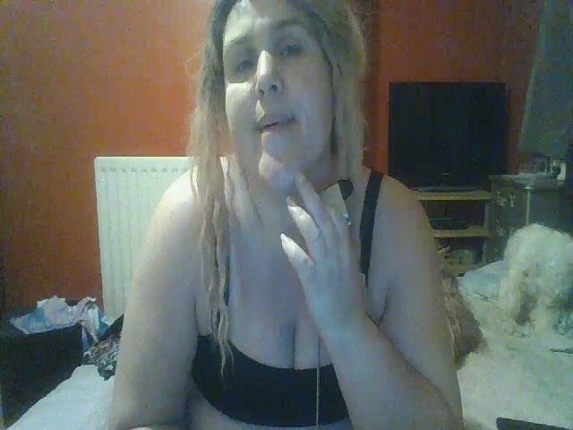 Live sex webcam photo for YUMMYMUMMY39 #268902215