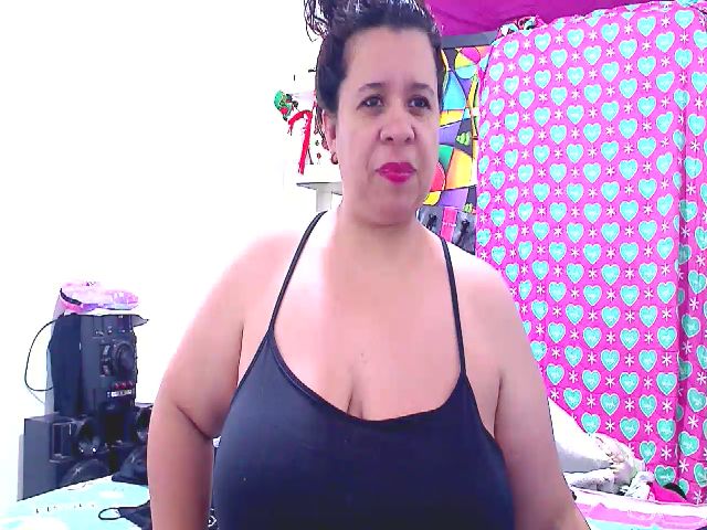 Live sex webcam photo for LatinaBigAss4 #268900528