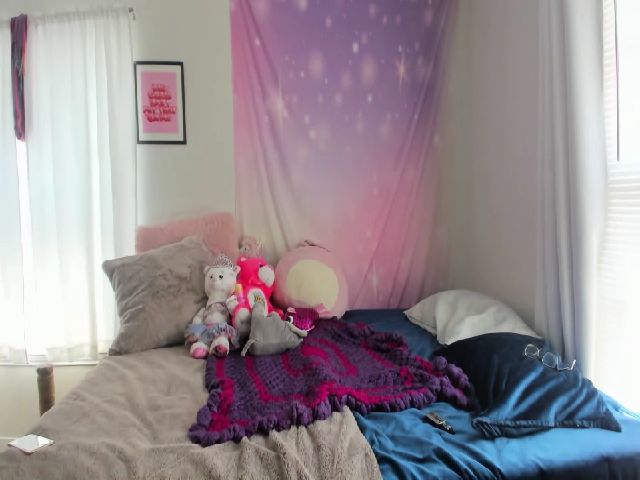 Live sex webcam photo for Meganholly00 #268897103