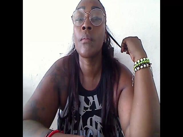 Live sex webcam photo for Assbigxhot9 #268899481