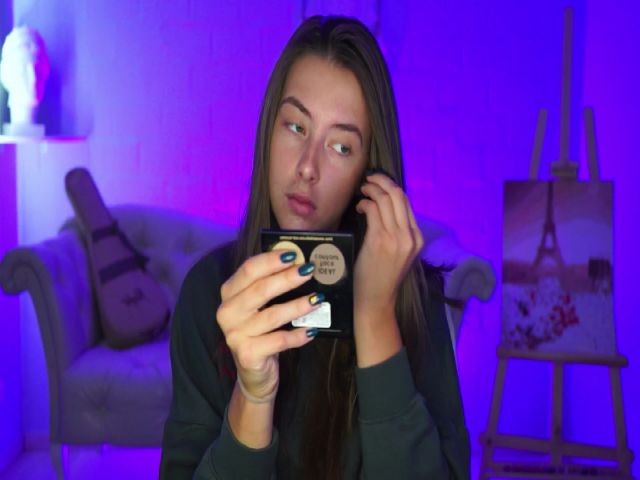 Live sex webcam photo for GloriaElmers #268890807