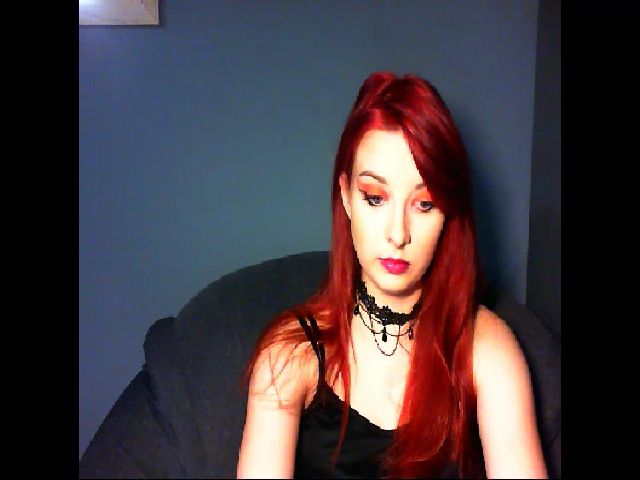 Live sex webcam photo for VirginLuna18 #268894652