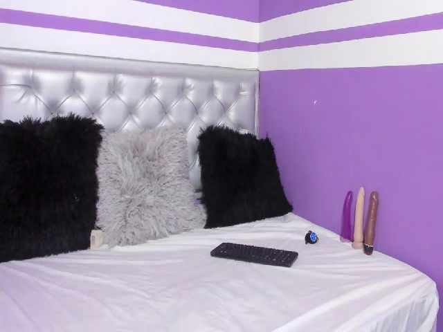 Live sex webcam photo for Violet21_ #268902877
