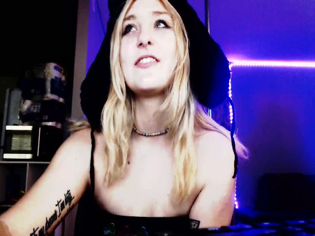 Live sex webcam photo for Whorde #268895515