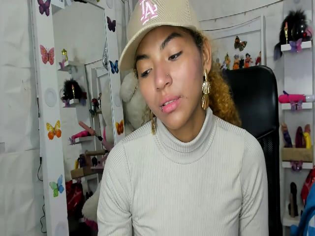 Live sex webcam photo for Aleja_calipzo #268887640