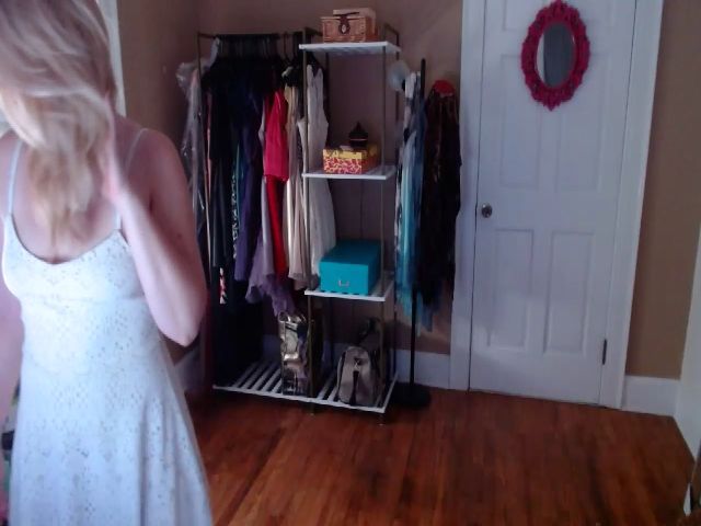 Live sex webcam photo for TheFuckFairy #268895420