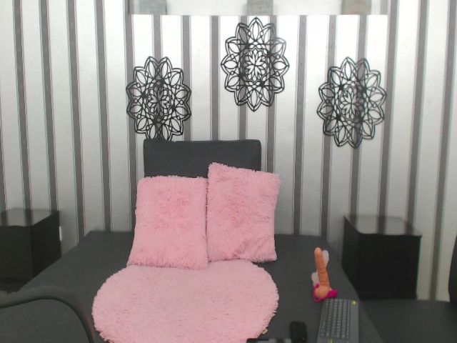 Live sex webcam photo for Charlotte_LW #268899977