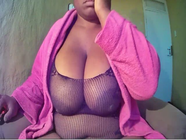 Live sex webcam photo for Juicyassbabe #268896211