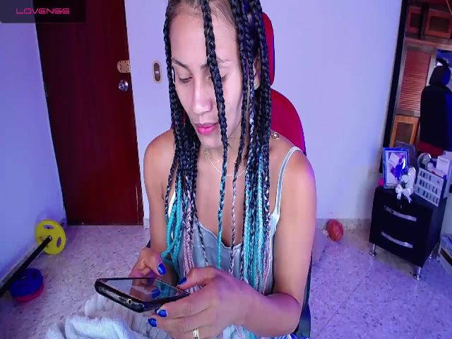 Live sex webcam photo for Miafitnesss #268895171