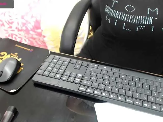 Live sex webcam photo for MollyPatrick2 #268898272