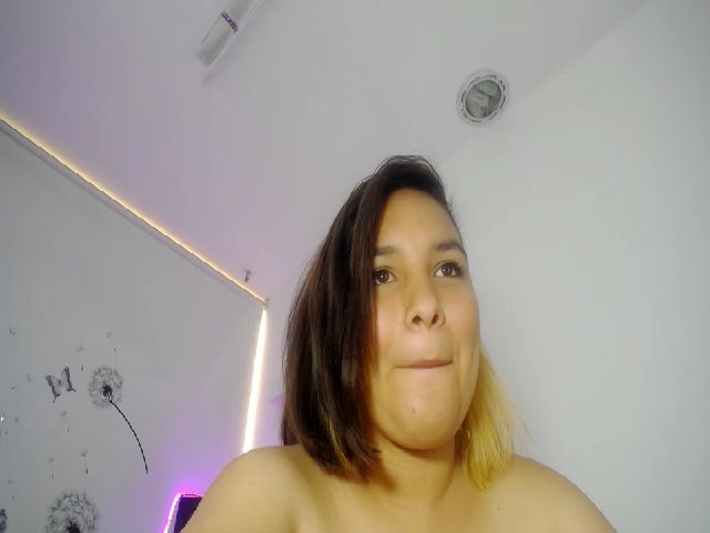Live sex webcam photo for Alice_cruz_ #268896191