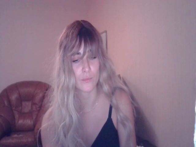 Live sex webcam photo for LisaSoBlondy #268896272