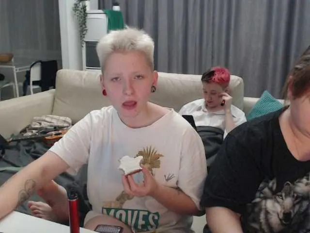 Live sex webcam photo for BugaGirls #268903839