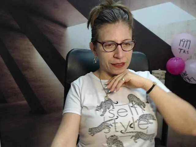 Live sex webcam photo for maturehot-1 #268915267